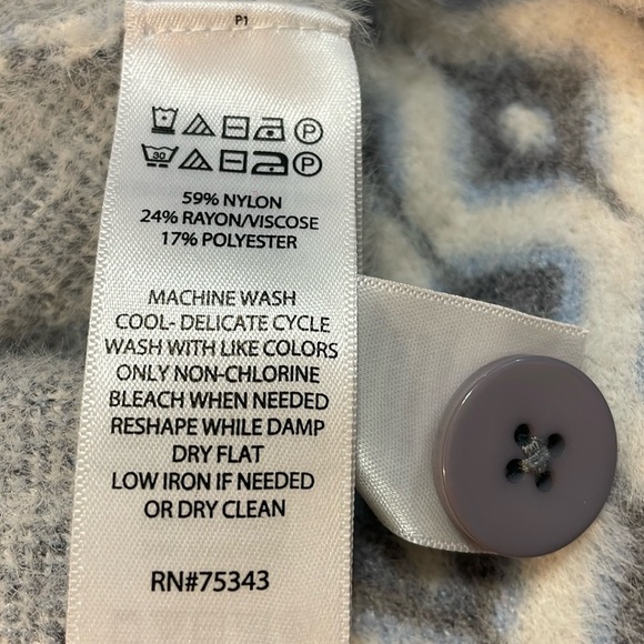 Cupcakes and Cashmere Women’s M Button Up V Neck - Picture 7 of 8